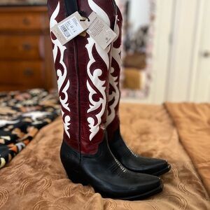 Ariat Alvira Red and White Western Snip Toe Western Boots 6.5B BRAND NEW